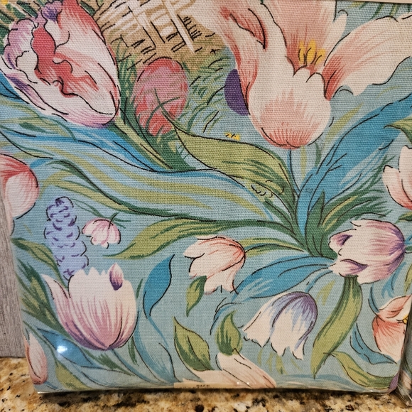 Easter Spring Floral Tablecloth Oblong AND 4 Matching Dinner Napkins BRAND NEW - Picture 2 of 11